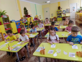 Занятие по обучению грамоте в старшей группе. 5 ноября "День бумажной куклы" Занятие по обучению грамоте в старшей группе. 5 ноября "День бумажной куклы".