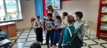 Ребята подготовительной к школе группы посетили центральную детскую библиотеку. Ребята подготовительной к школе группы посетили центральную детскую библиотеку.